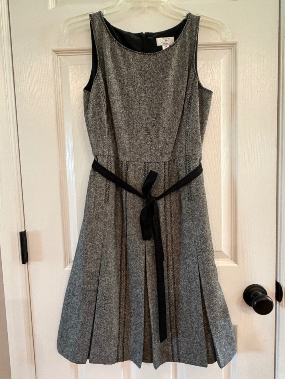 LOFT sz 2P gray sleeveless dress